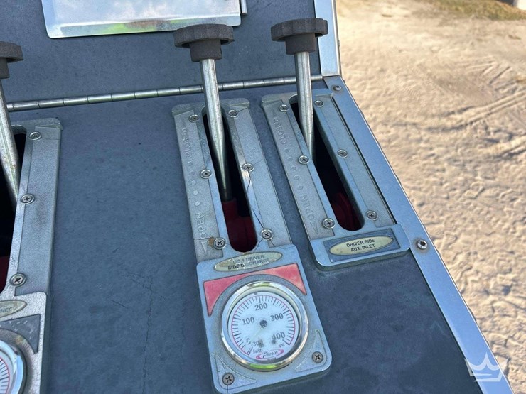 2004-pierce-tilt-crew-cab-pumper-fire-truck-image-39