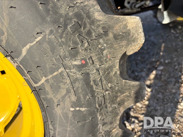 john-deere-2032r-image-34