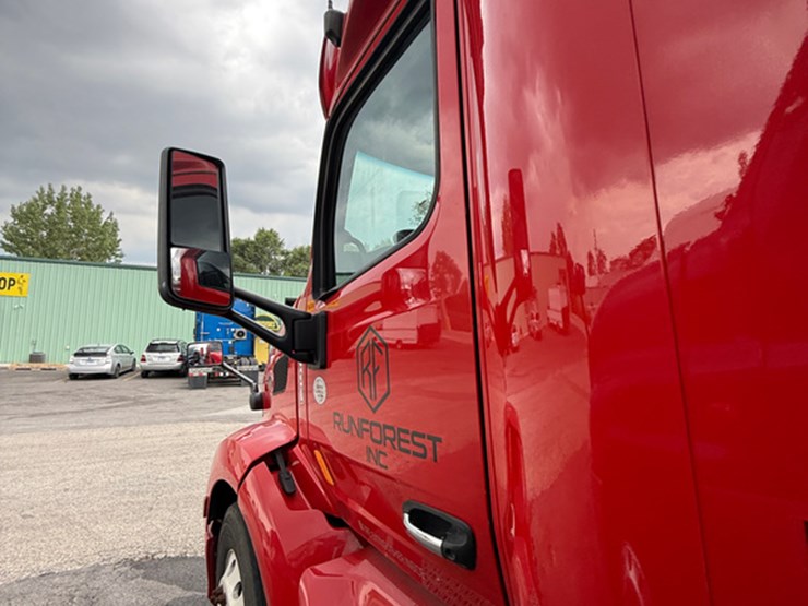 2020-peterbilt-579-image-10