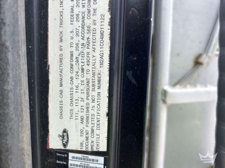 2004-mack-cv713-granite-fuel-and-lube-truck-image-5