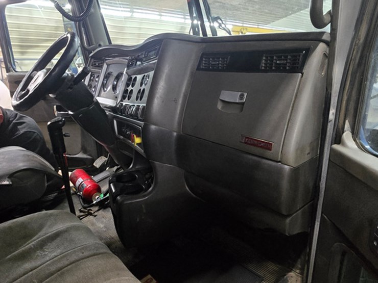 2006-kenworth-w900-image-24