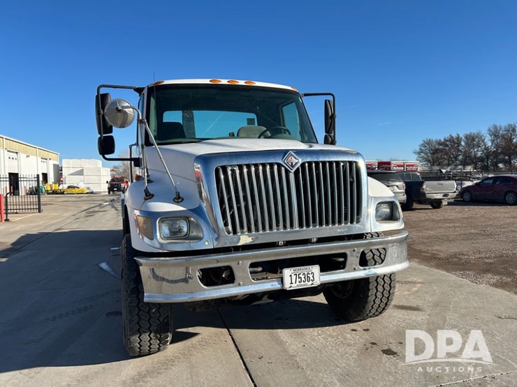 international-7400-image-11