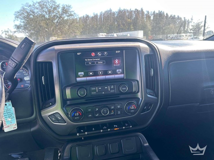 2014-gmc-sierra-slt-4x4-crew-cab-pickup-truck-image-14