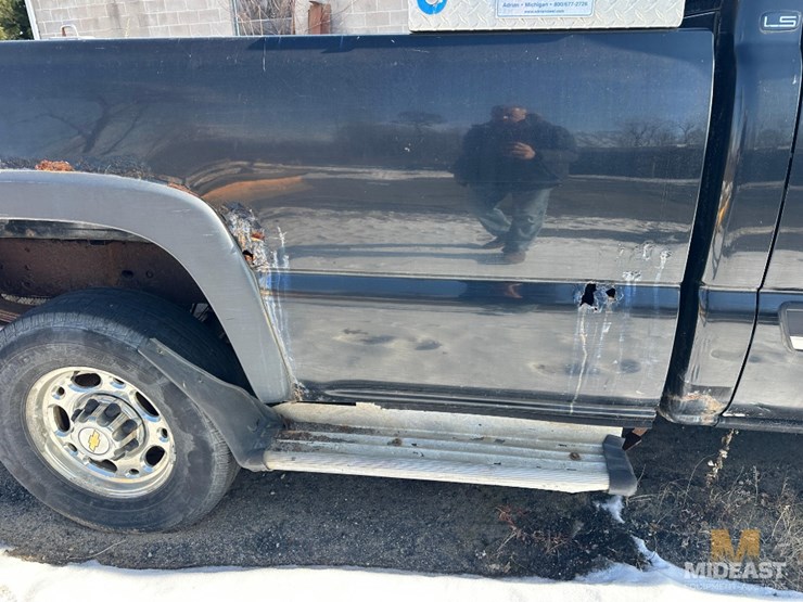 2005-chevrolet-2500hd-image-9