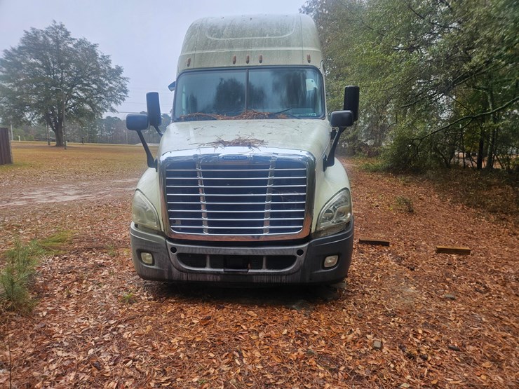 #177-•-benefit-lot-2015-freightliner-cascadia-450-semi-truck*-image-4