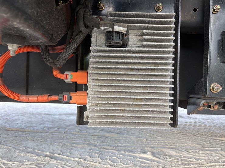 2020-hino-195-image-24