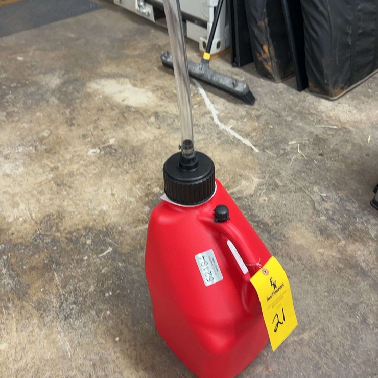 UNUSED 5.5 GALLON MULTI USE UTILITY JUG