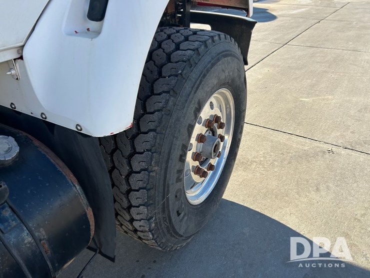 international-7400-image-26