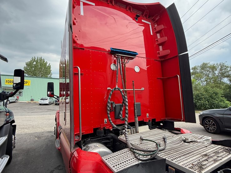 2020-peterbilt-579-image-7