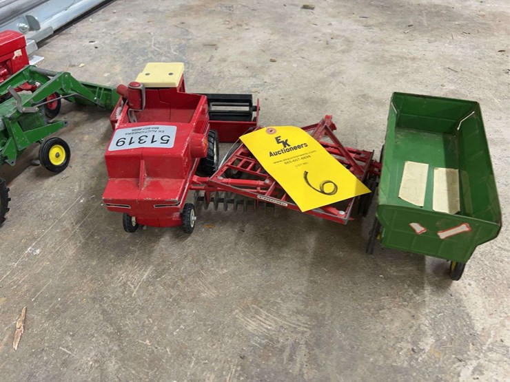 misc-toys--international-tractor,-john-deere-w/-loader,-international-combine,-disc,-wagon-image-2
