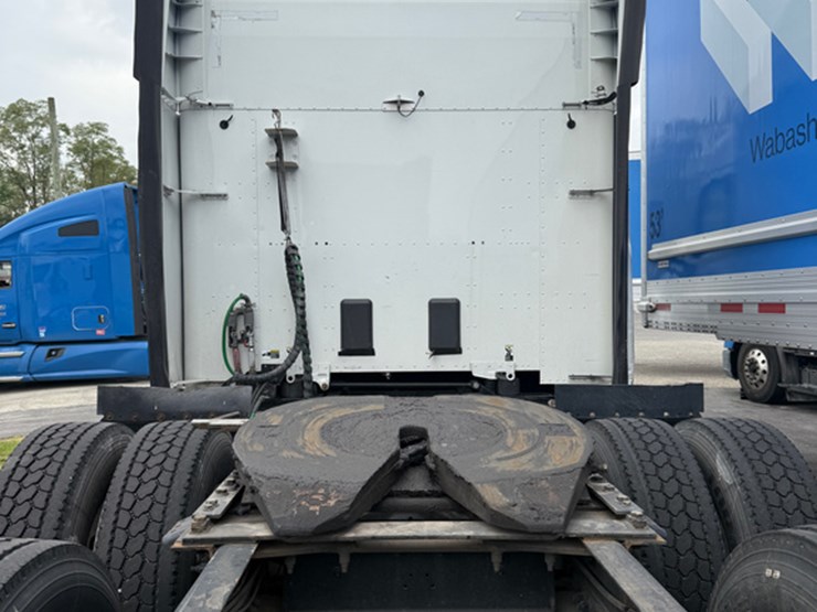 2019-peterbilt-579-image-7