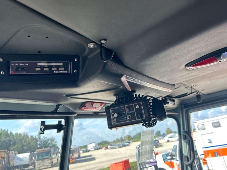 2001-pierce-spartan-model-tilt-pumper-fire-truck-image-12