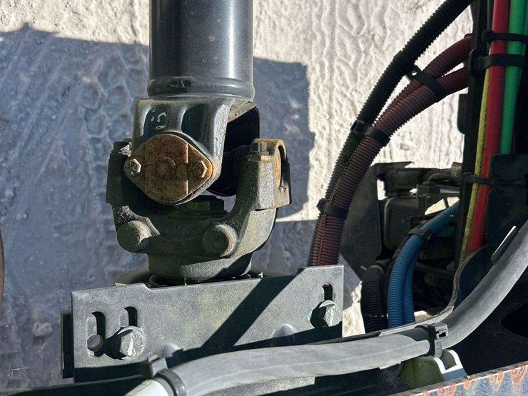 2018-freightliner-m2-106-image-36