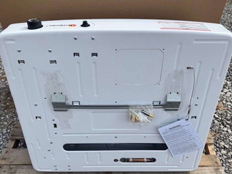 unused-mr-heater-30000-btu/hr-liquid-propane-vent-free-heater-image-5