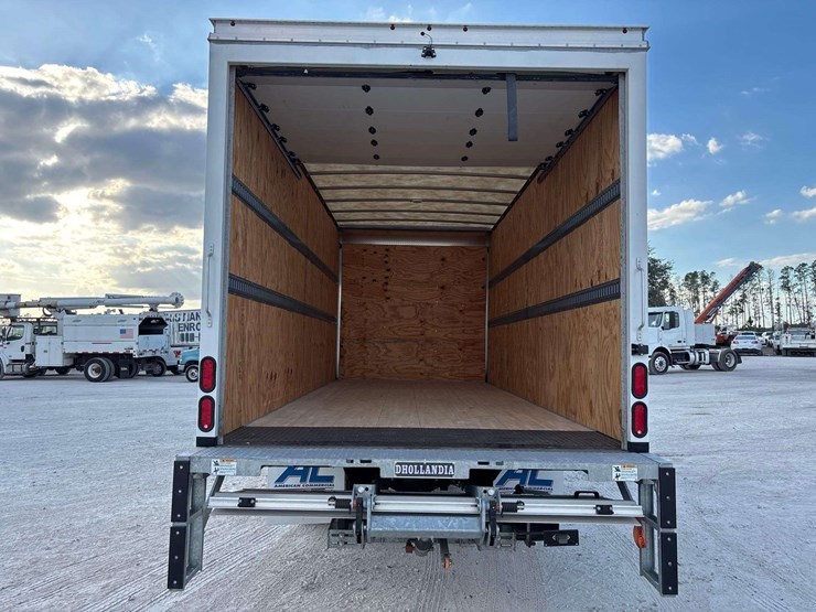 2020-hino-195-image-11