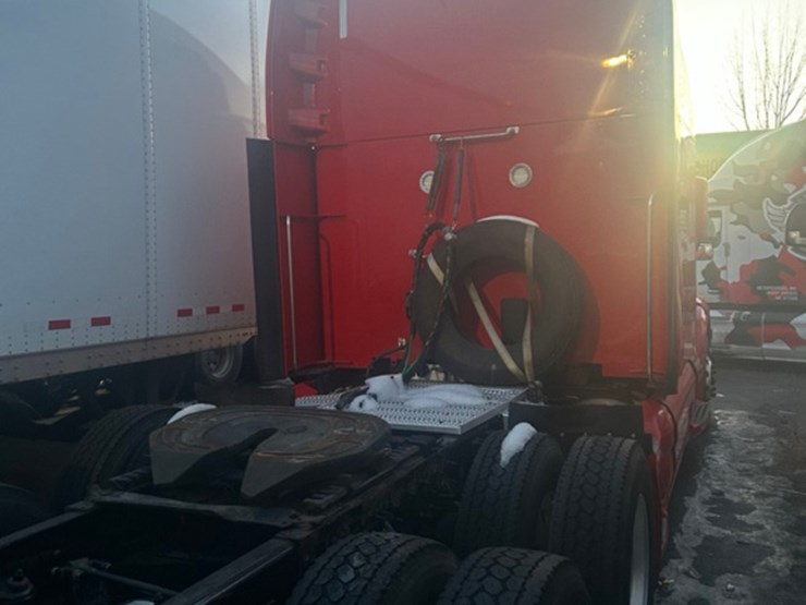 2020-peterbilt-579-image-4