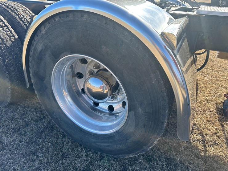 #35229-•-2013-mack-chu-t/a-daycab-truck-tractor-image-10