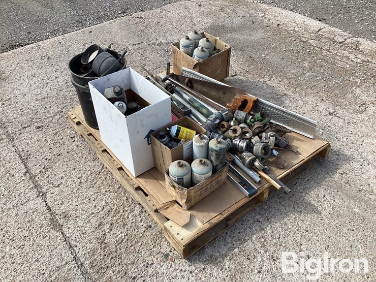 cylinder-stops,-fire-extinguisher,-saw,-level,-miscellaneous-items-image-7