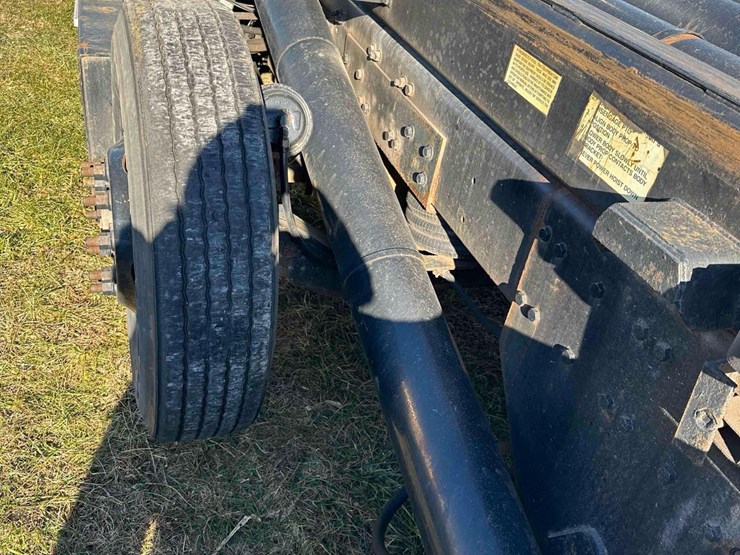 2006-freightliner-business-class-roll-off-image-17