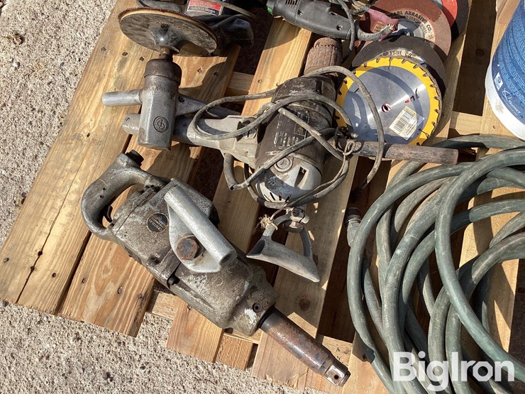 3/4-socket-set,-sander,-saw,-files-&-miscellaneous-tools-image-12