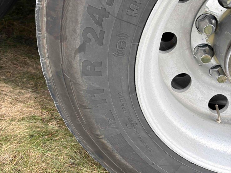 peterbilt-567-image-9