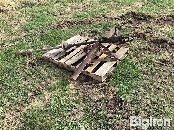 3-pt-ripper-&-antique-water-hydrant-image-1