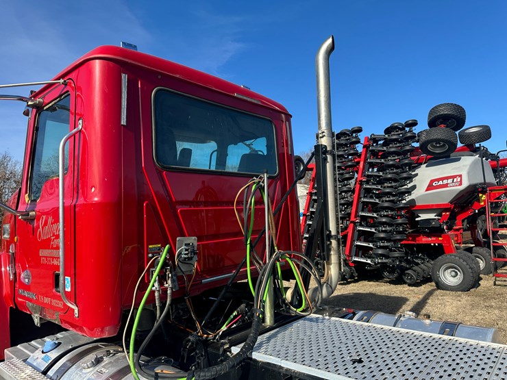 #35229-•-2013-mack-chu-t/a-daycab-truck-tractor-image-24