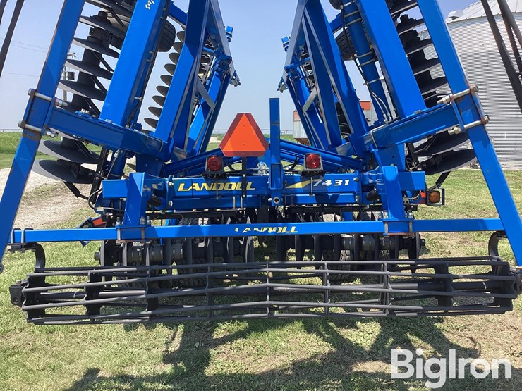 2012-landoll-7431-29-image-13