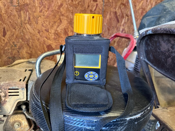 #35228-•-john-deere-sw5300-grain-moisture-tester-image-1