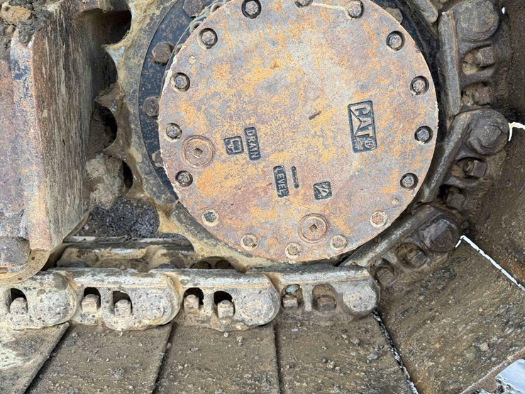 2015-caterpillar-335fl-image-7