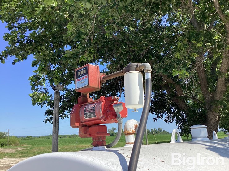 4,000-gal-fuel-tank-w/-pump-&-hose-image-9