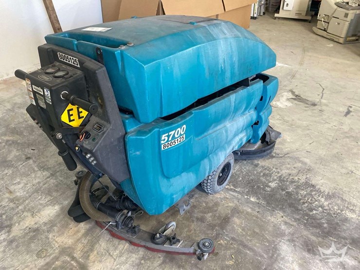 tennant-m5700-electric-floor-scrubber-image-15