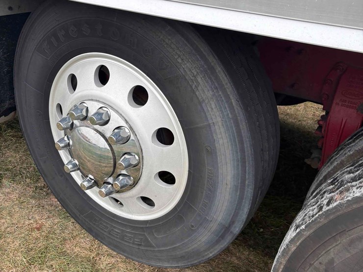 peterbilt-567-image-8