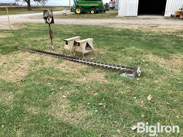 sweep-auger,-metal-saw-horses,-fan-image-3