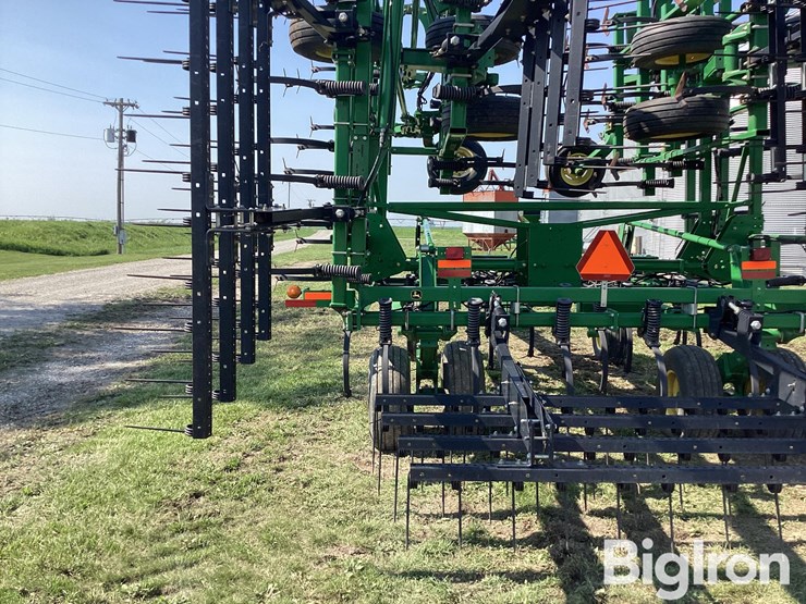 2014-john-deere-2210-image-18