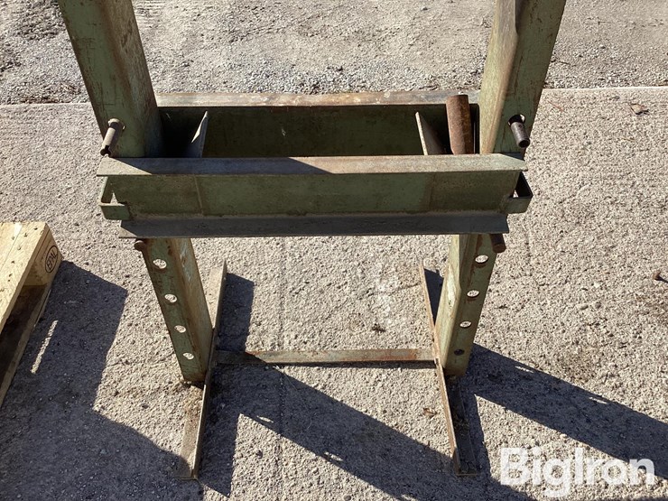 h-frame-floor-shop-press-image-12