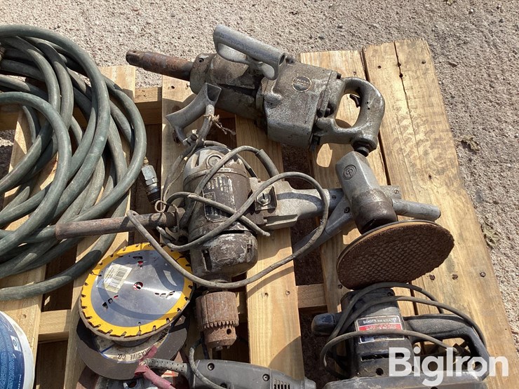 3/4-socket-set,-sander,-saw,-files-&-miscellaneous-tools-image-15