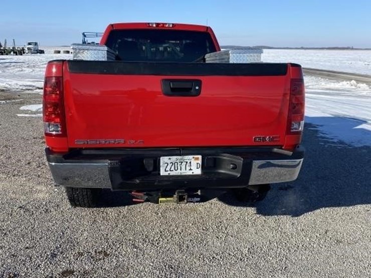 2013-gmc-2500-image-3