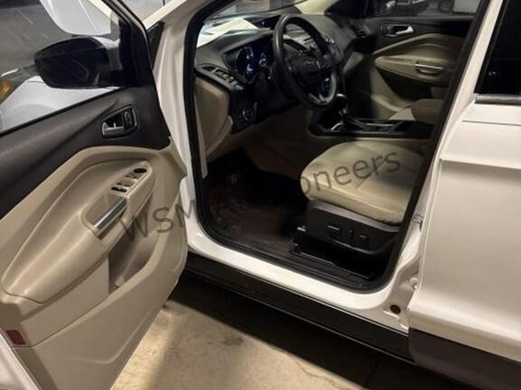 ford-escape-se-image-24