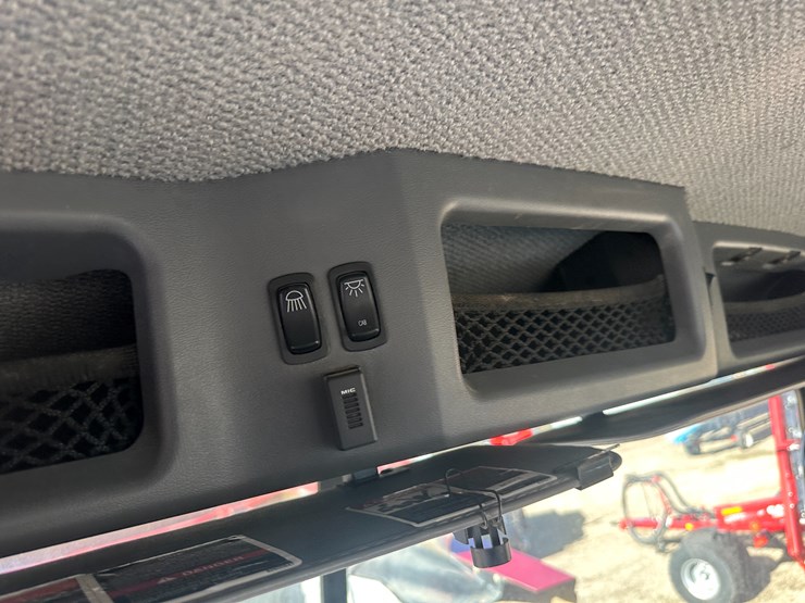 #35229-•-2013-mack-chu-t/a-daycab-truck-tractor-image-57