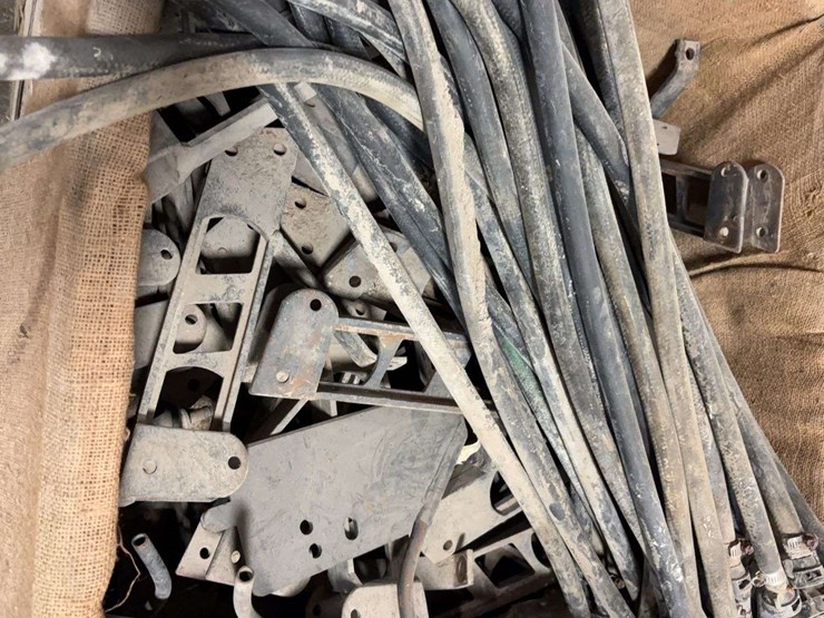 36-huckstep-shoes-and-mounting-brackets-image-2