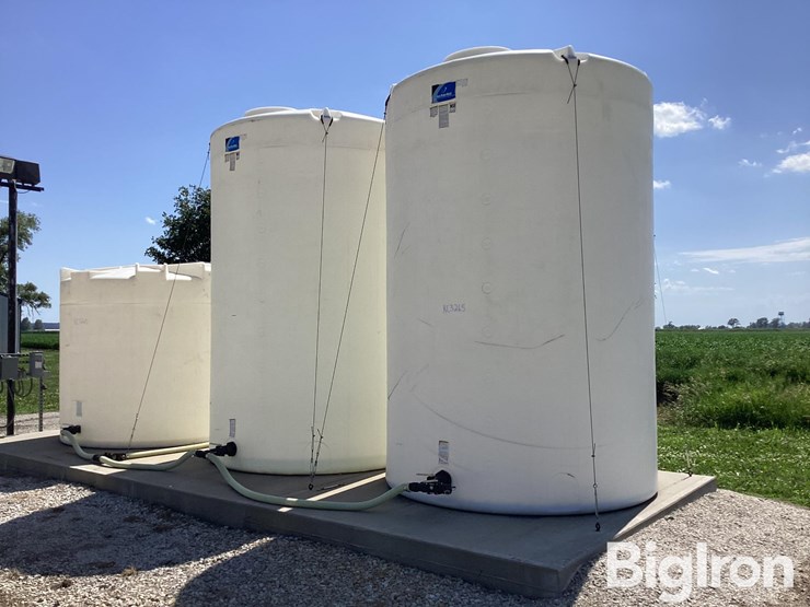 poly-tanks-w/-pump-&-electric-motor-image-1