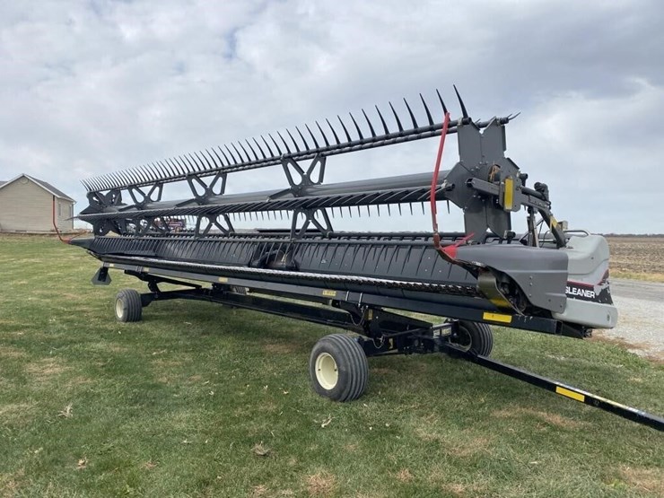 gleaner-30’-draper-head-image-1