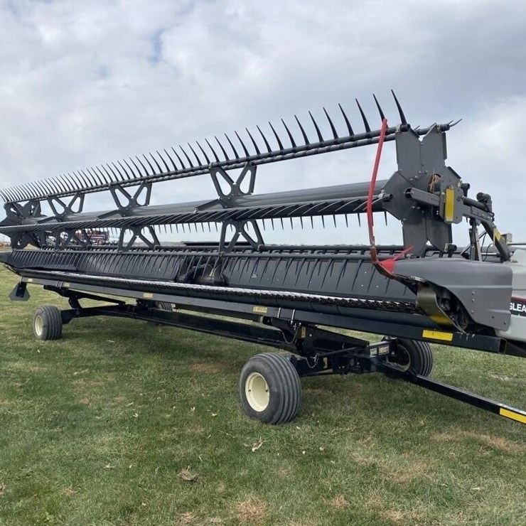 Gleaner 30’ Draper Head