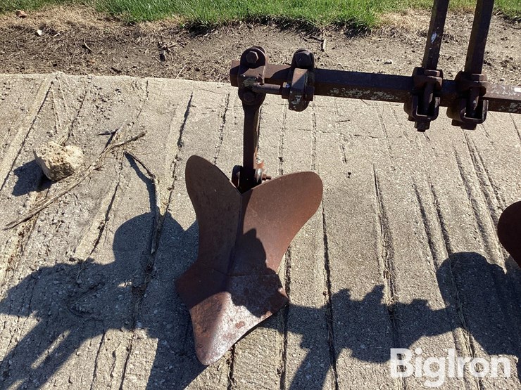 2-row-lister/plow-image-11