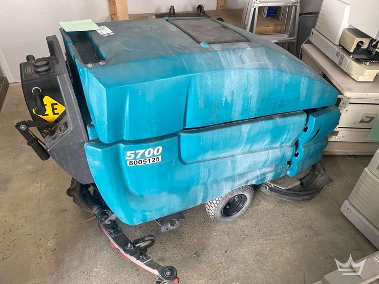 tennant-m5700-electric-floor-scrubber-image-3