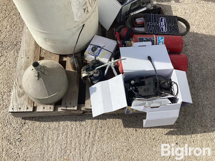 cab-cams,-creepers,-vacuum-&-miscellaneous-items-image-10