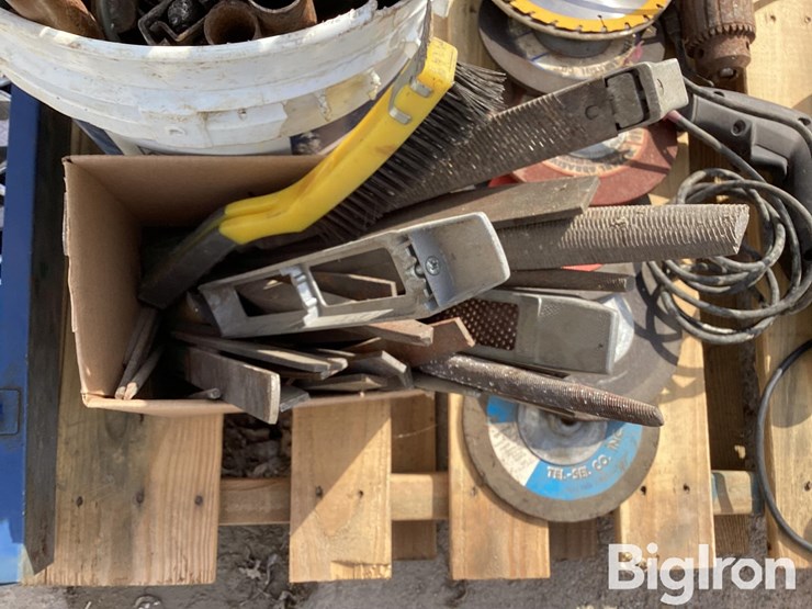 3/4-socket-set,-sander,-saw,-files-&-miscellaneous-tools-image-17