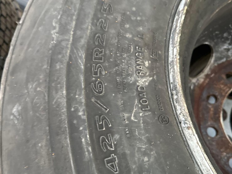 (3)-425/65r22.5-tires-image-3