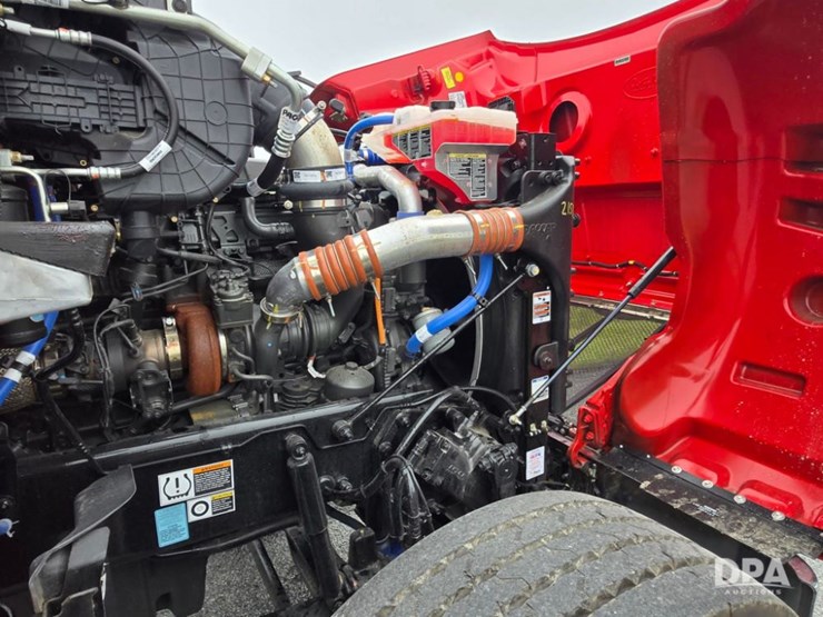 2025-peterbilt-567-image-9
